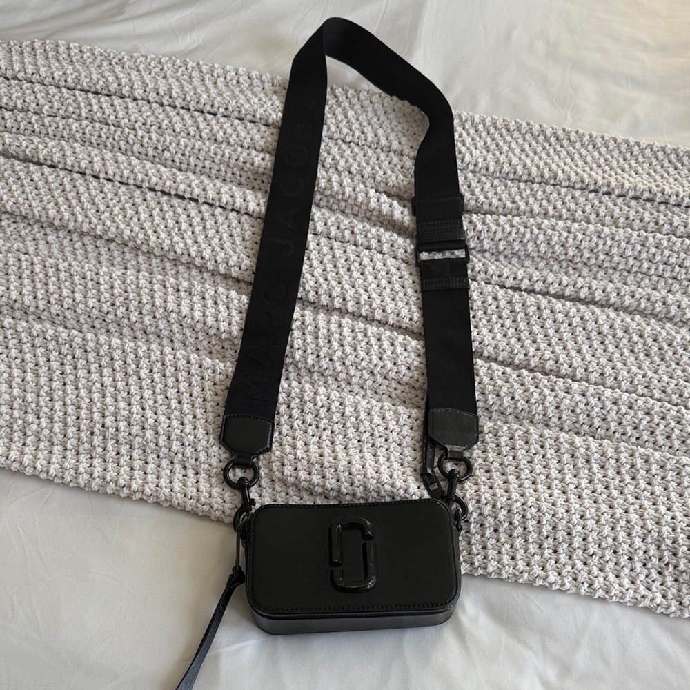 Marc Jacobs The Snapshot Black Crossbody Bag in great condition!